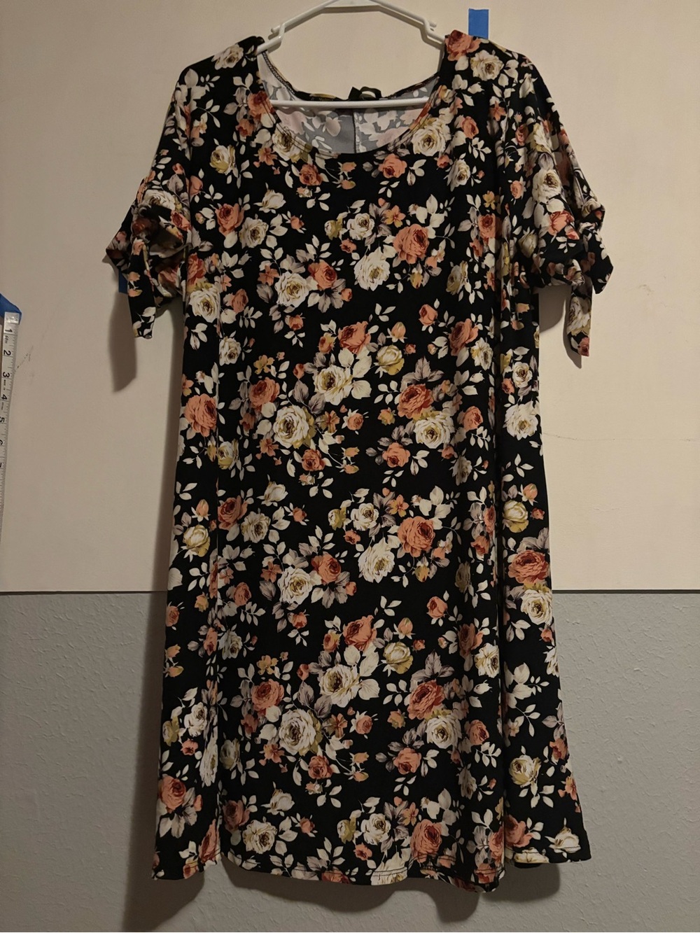 Vibe Sportswear Black Short-Sleeve Dress with Peach & Cream Flowers & Ties